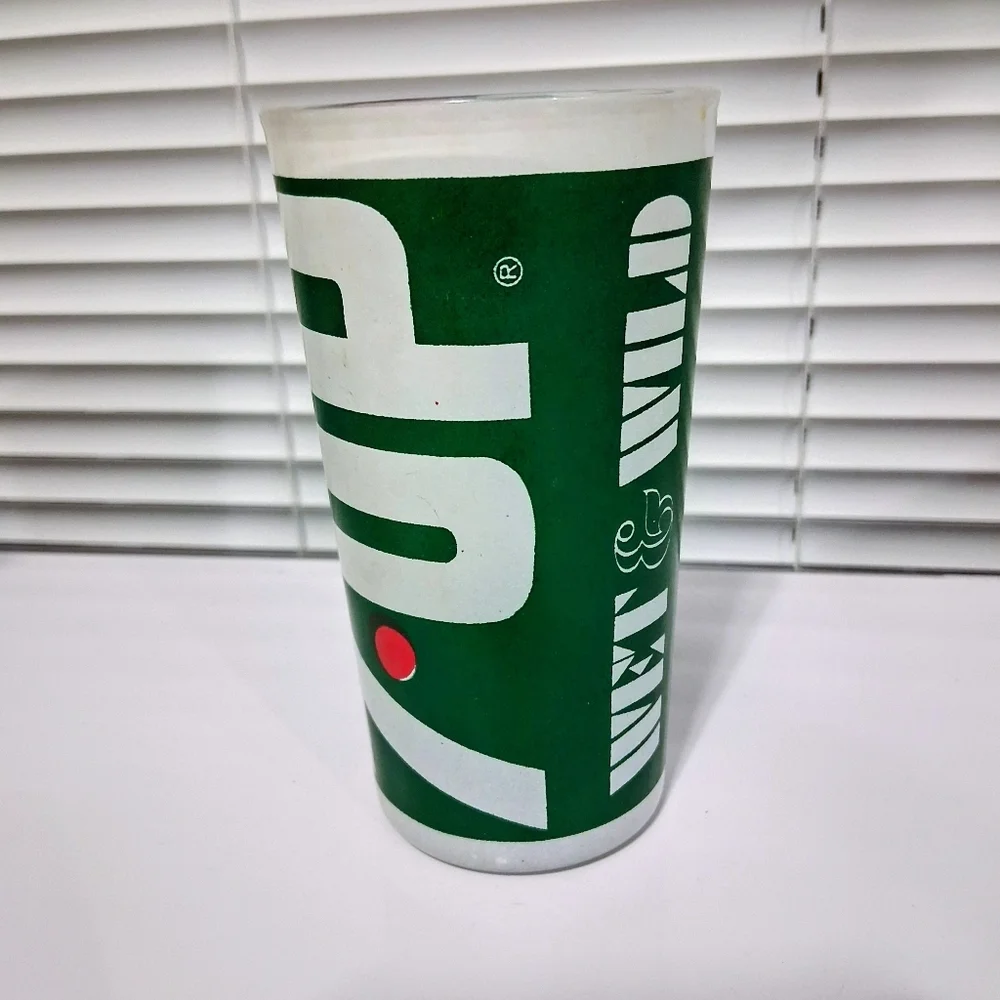 Vintage 7-Up Soda Glass Wet & Wild Red Dot 5